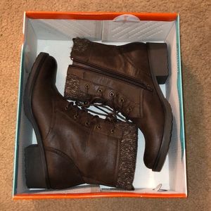 women’s brown leather boots